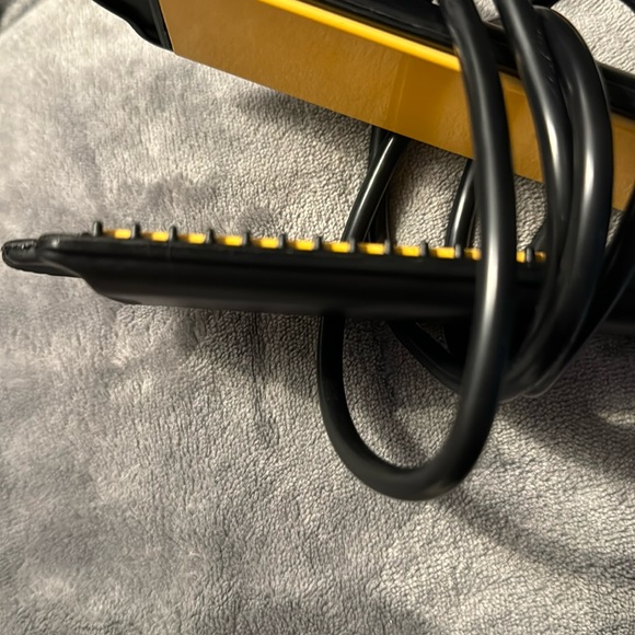 New ceramic flat iron never used - Picture 6 of 6